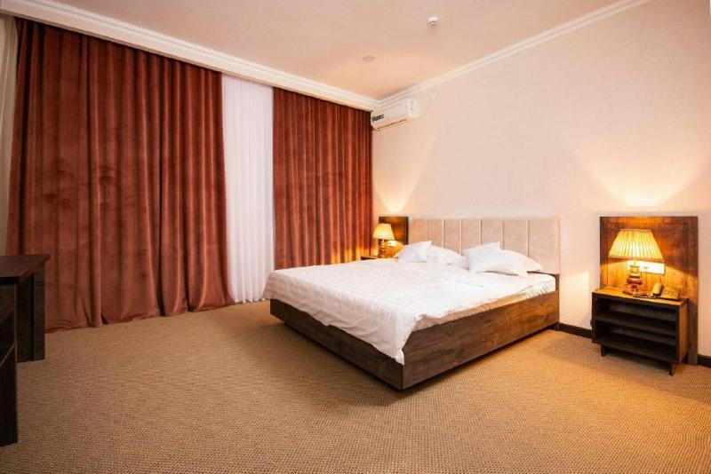 Grand Fergana Hotel Esterno foto
